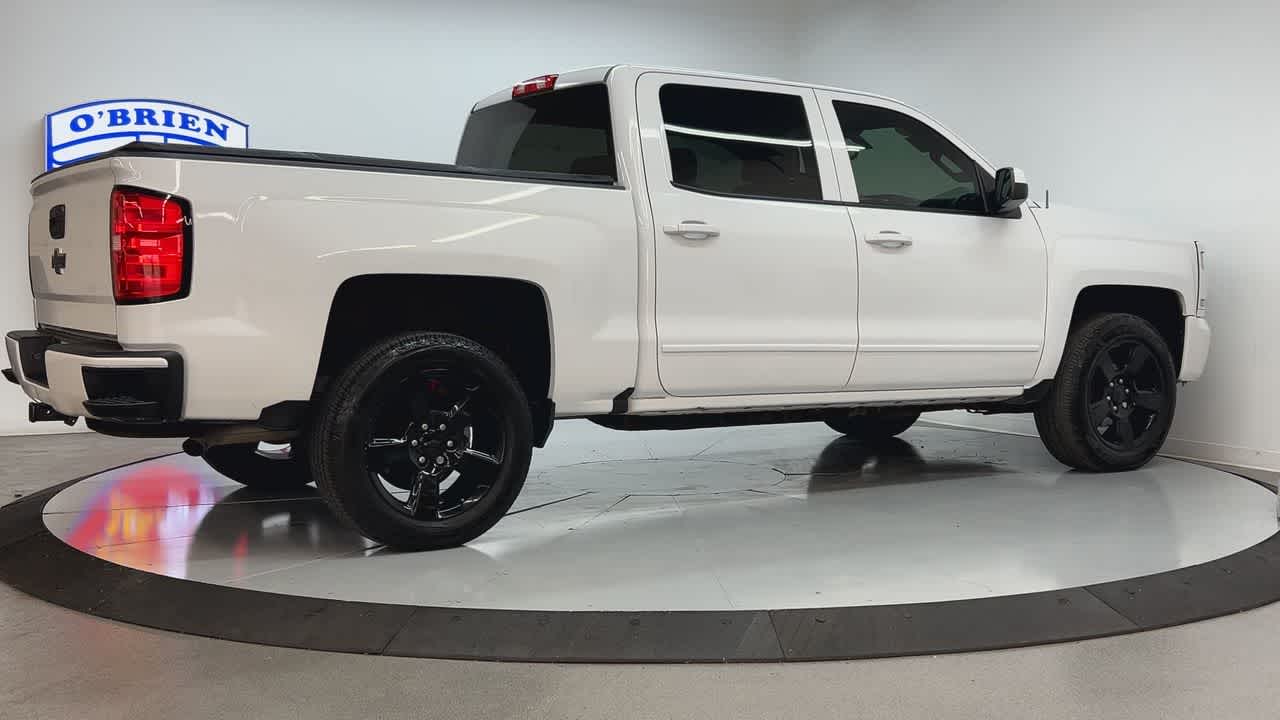 2017 Chevrolet Silverado 1500 LT photo 4