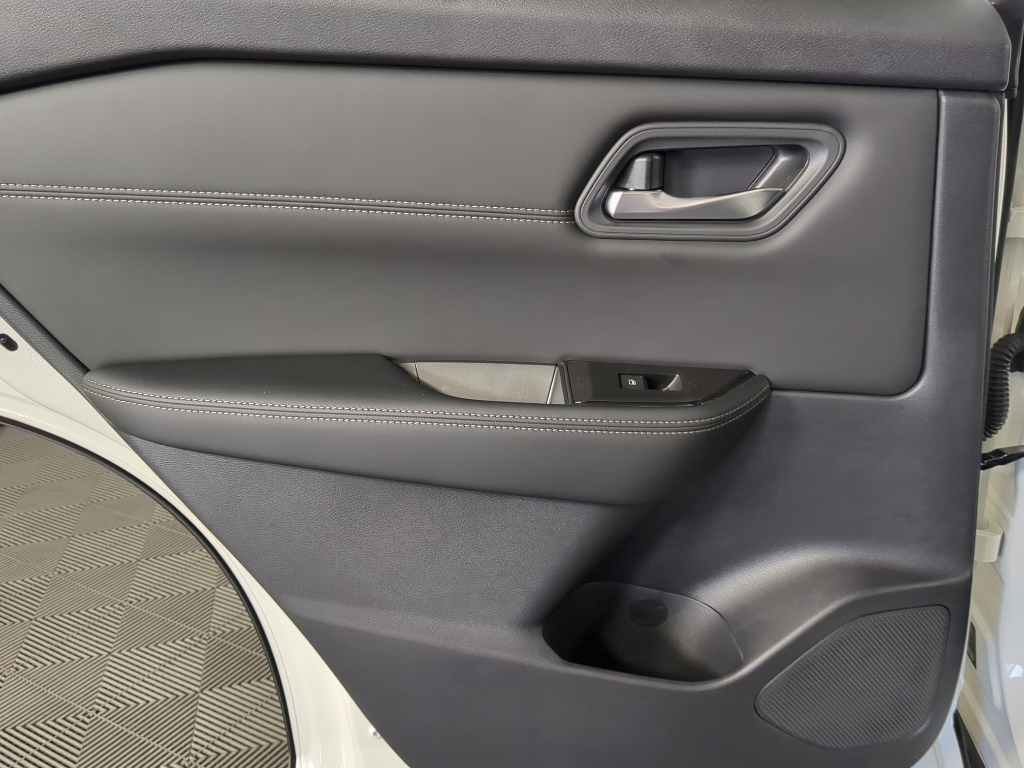 2026 Nissan Rogue SV photo 12