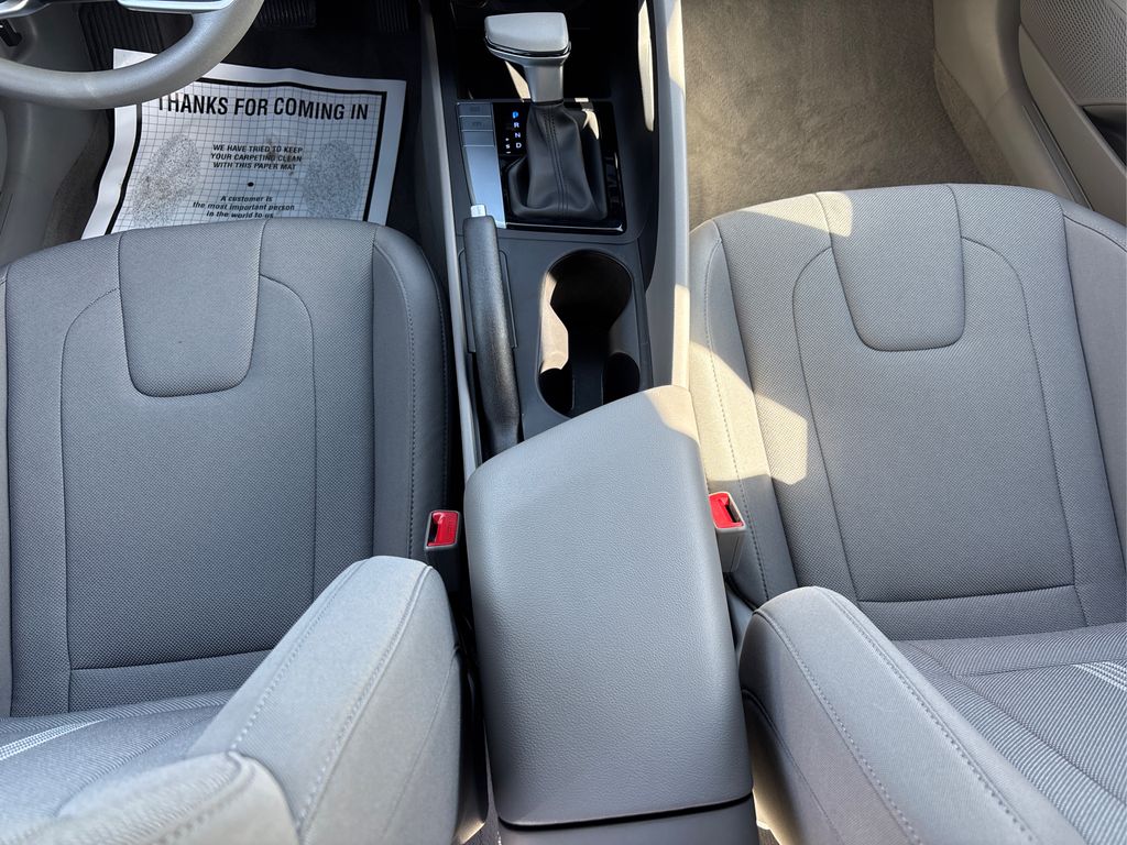 2024 Hyundai Elantra SE photo 16