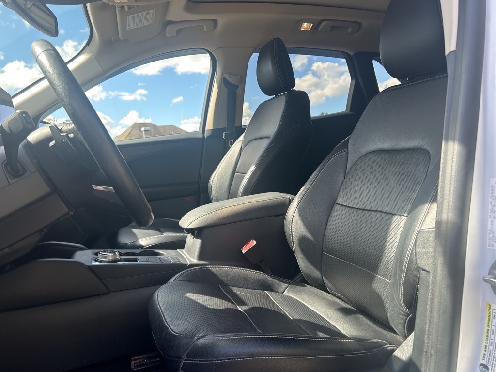 2020 Ford Escape Titanium photo 4