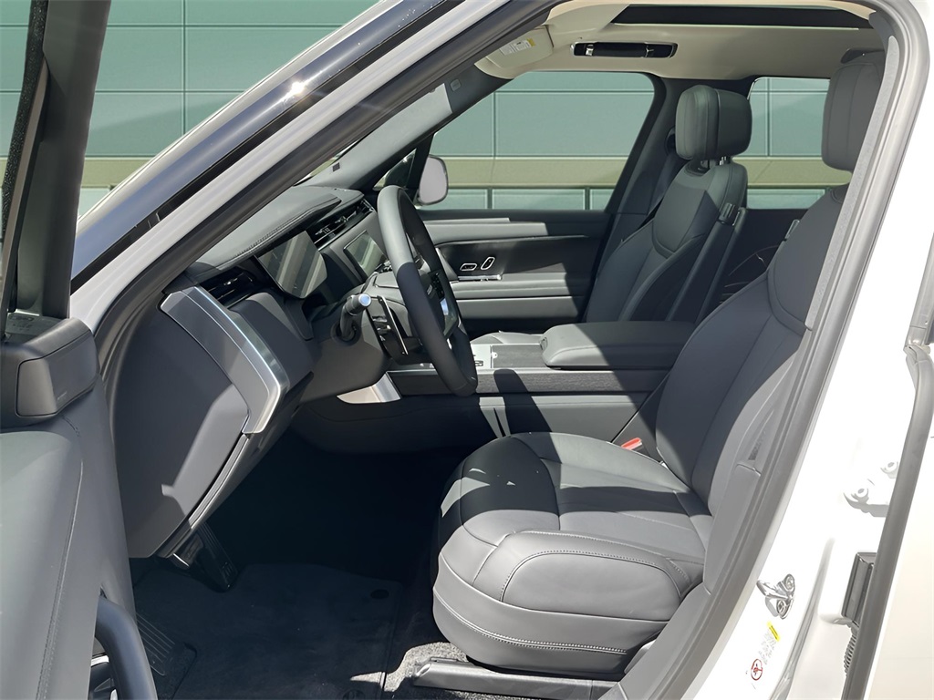 2025 Land Rover Range Rover SE photo 7