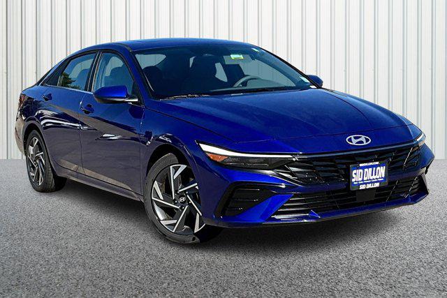 2025 Hyundai Elantra SEL Convenience photo 2
