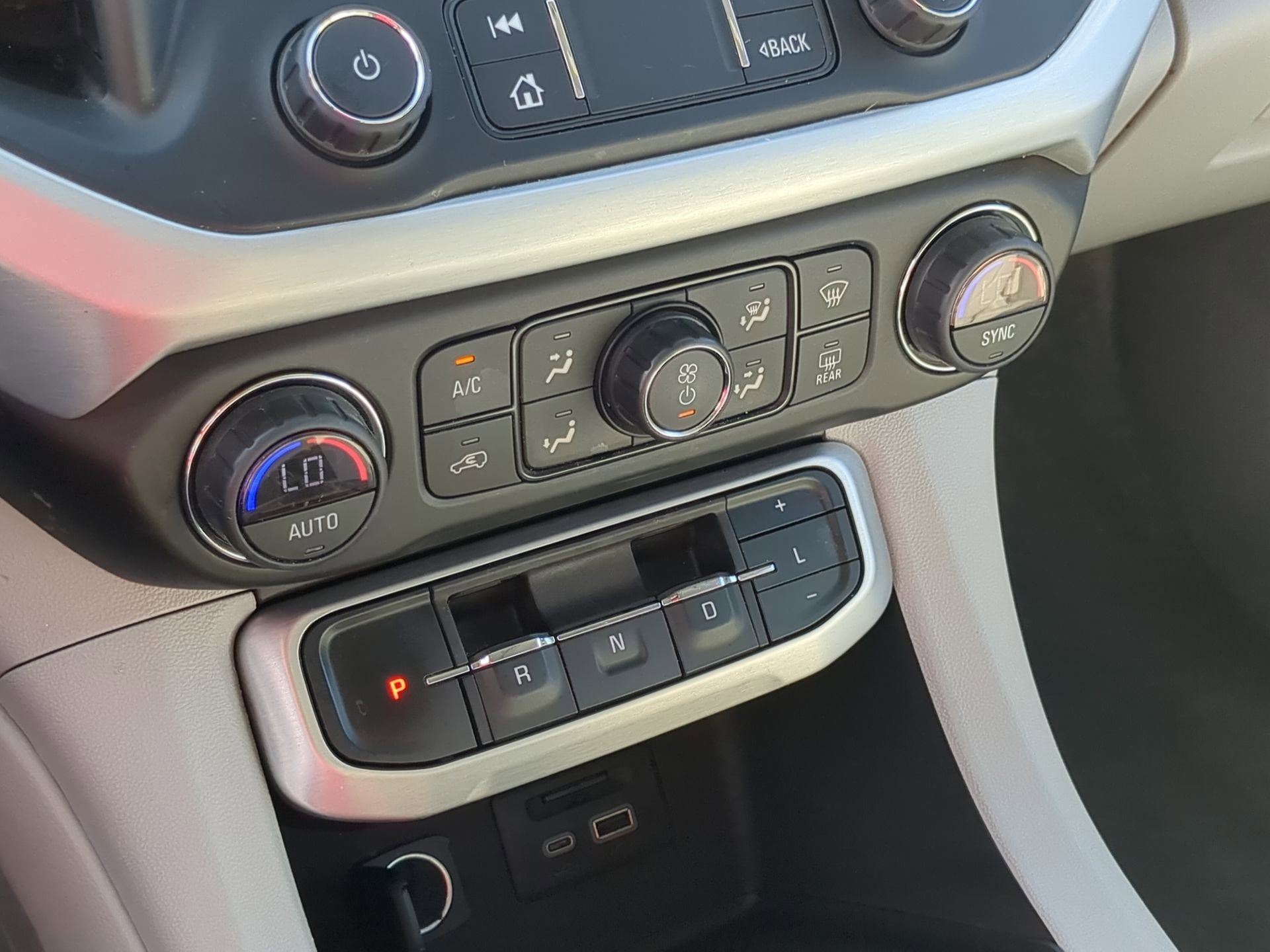 2021 Gmc Acadia SLT photo 9