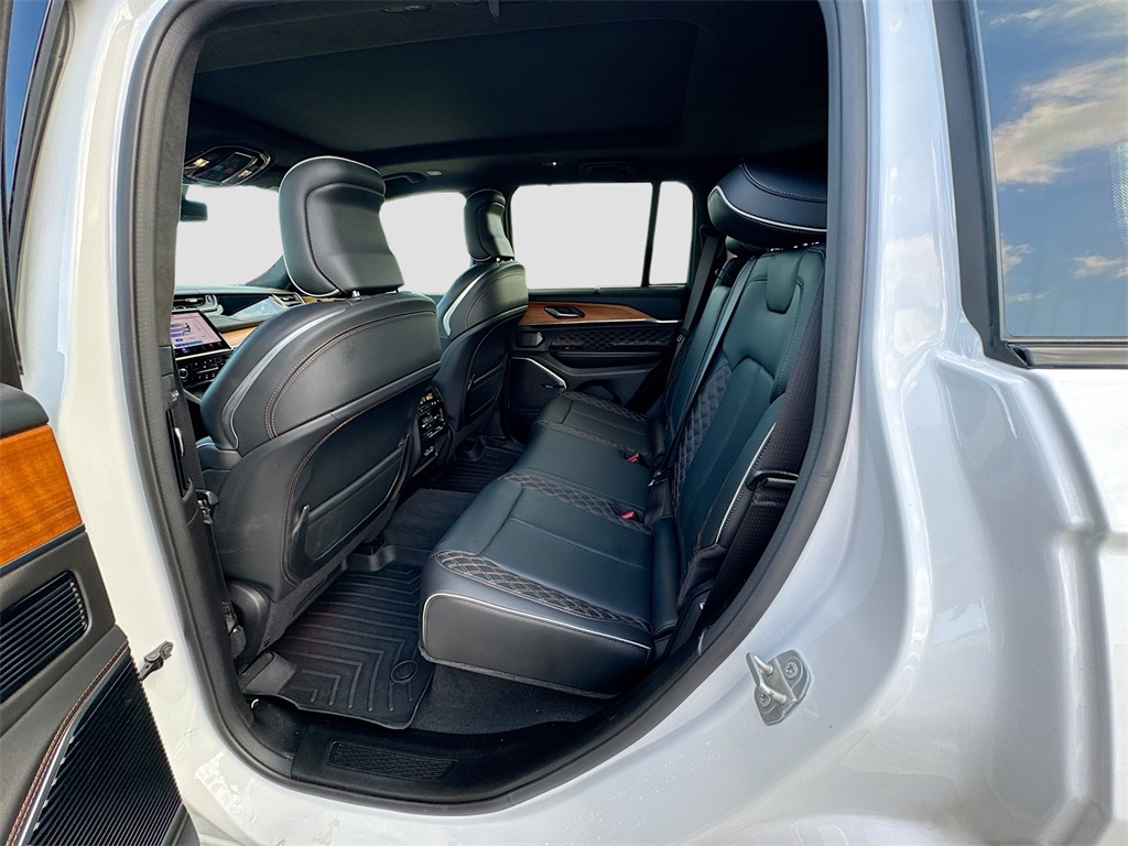 2022 Jeep Grand Cherokee Summit photo 17