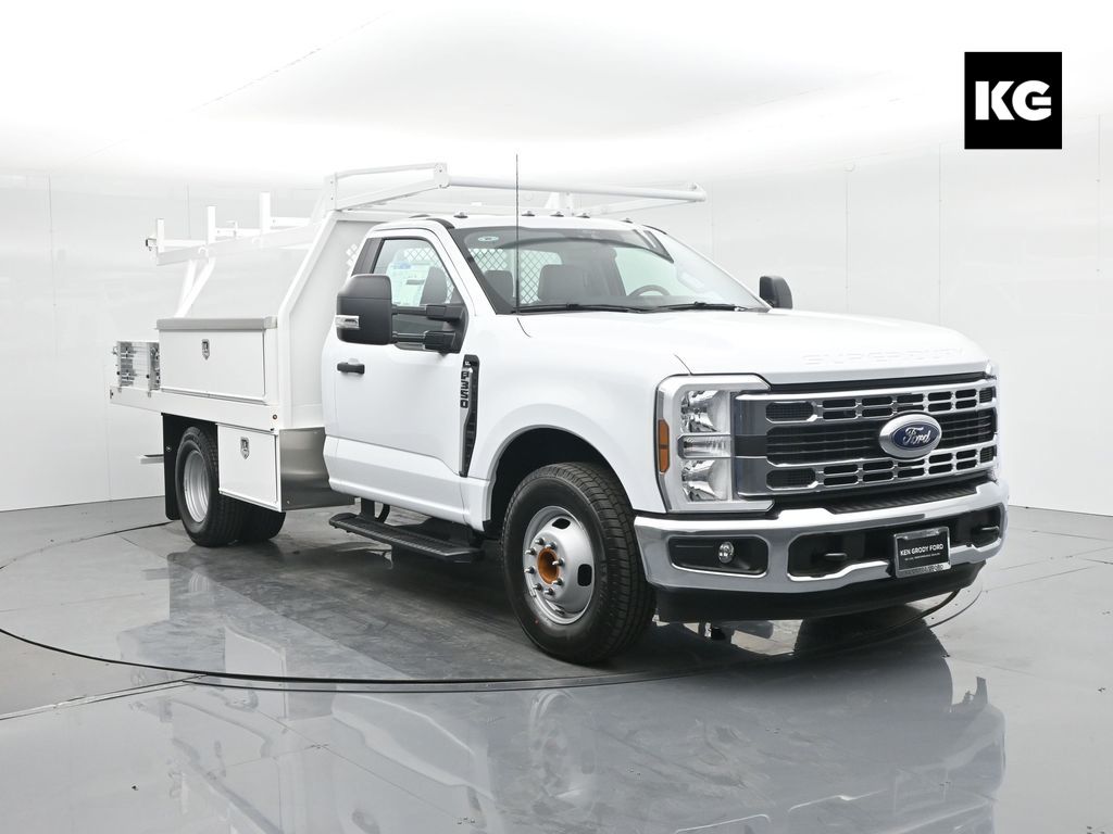 2025 Ford F-350 Super Duty Chassis Cab XL's photo