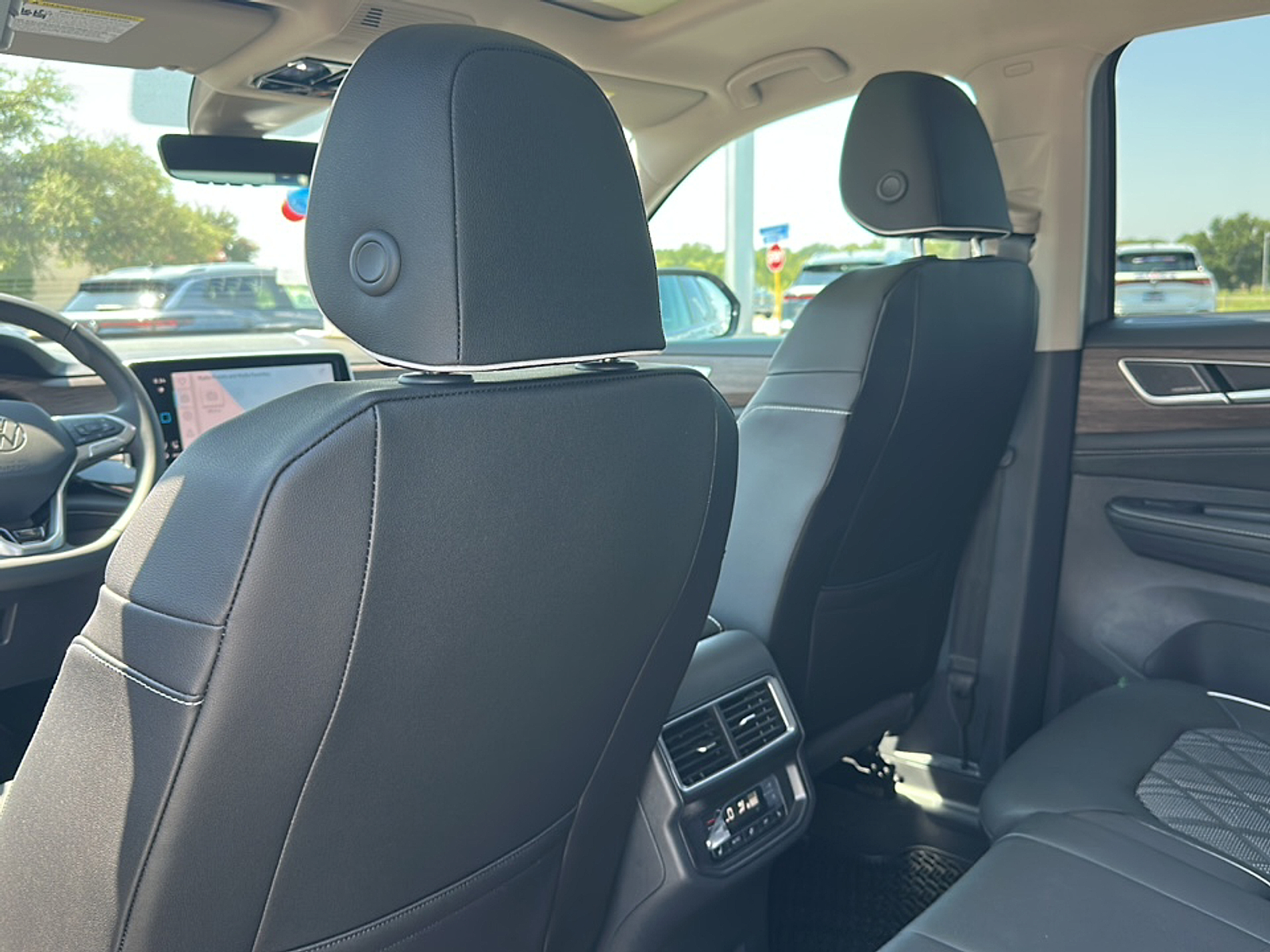 2026 Volkswagen Atlas SEL Premium R-Line photo 4