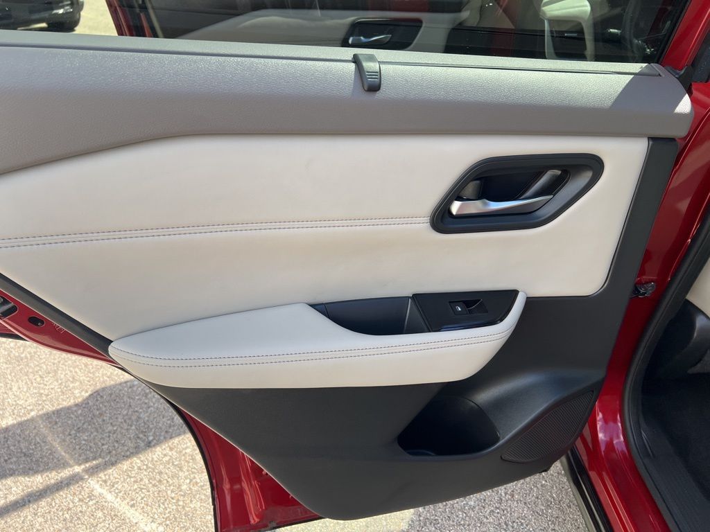 2023 Nissan Rogue SV photo 11