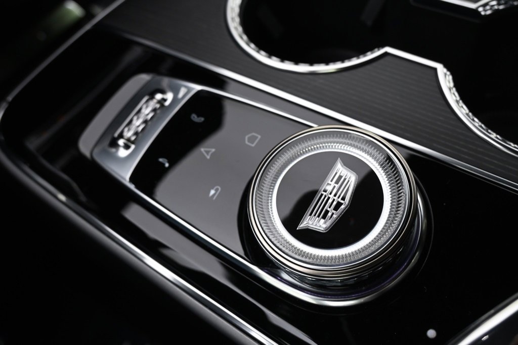 2025 Cadillac Lyriq Luxury photo 28
