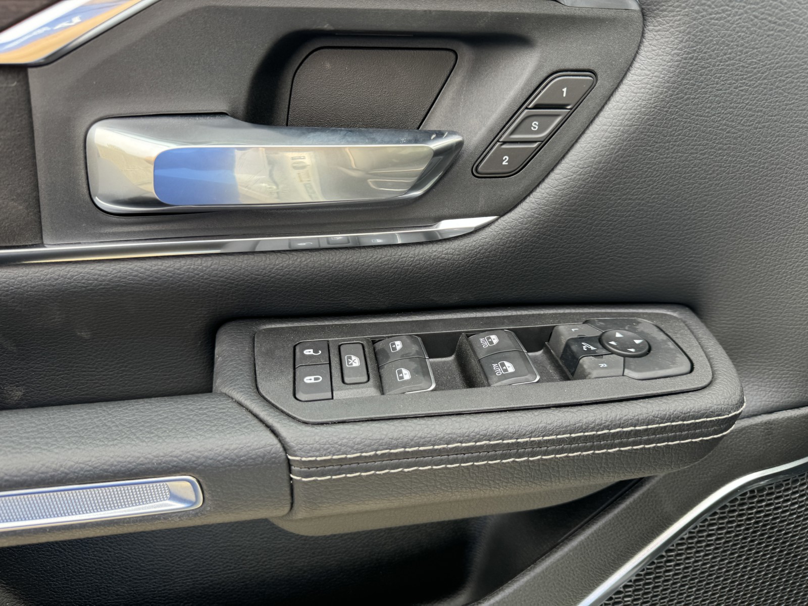 2025 Ram 1500 Laramie photo 13
