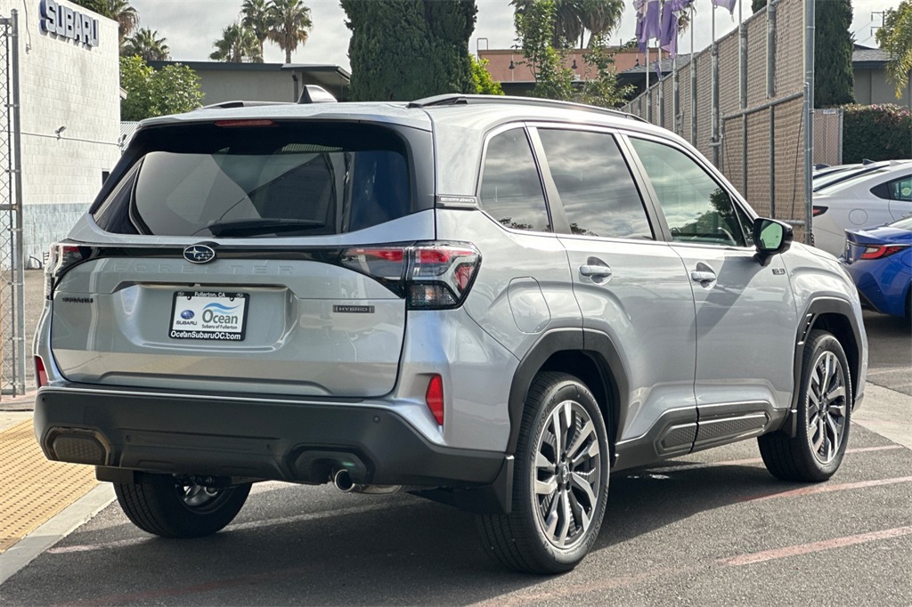 2025 Subaru Forester Touring photo 4