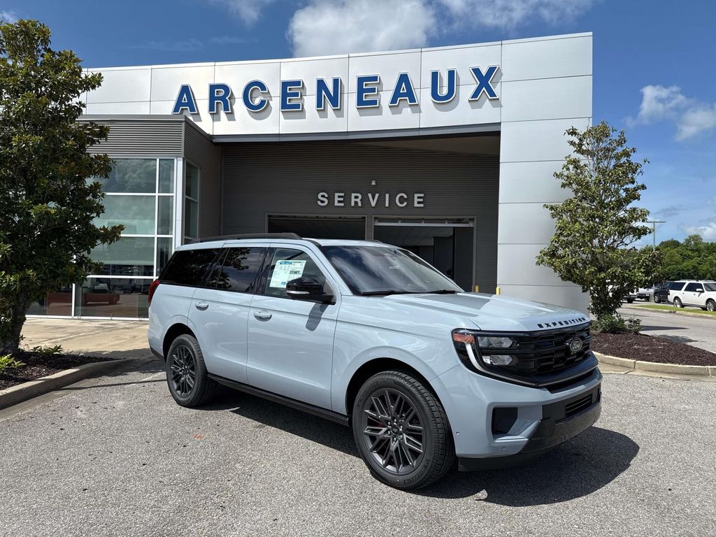 2025 Ford Expedition Platinum's photo