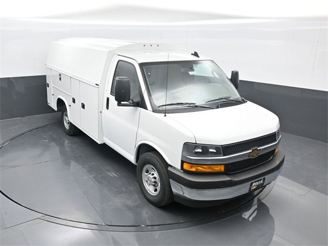 2025 Chevrolet Express Cutaway Base's photo