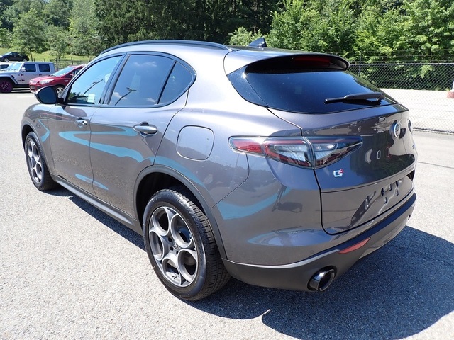 2025 Alfa Romeo Stelvio Sprint Base photo 3