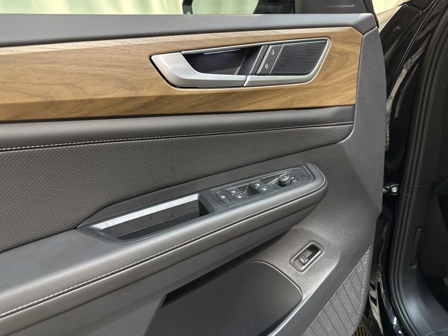 2025 Volkswagen Atlas SE Technology photo 11