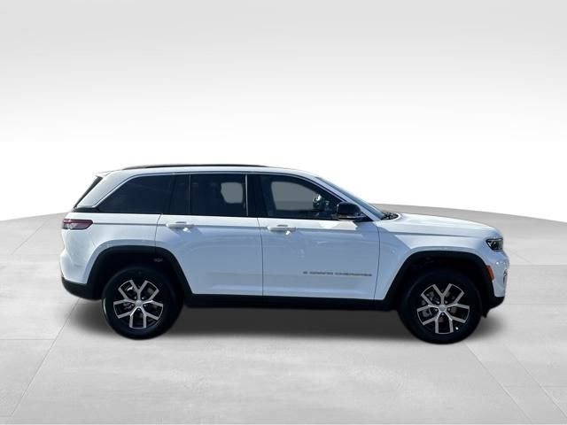 2025 Jeep Grand Cherokee Limited photo 2