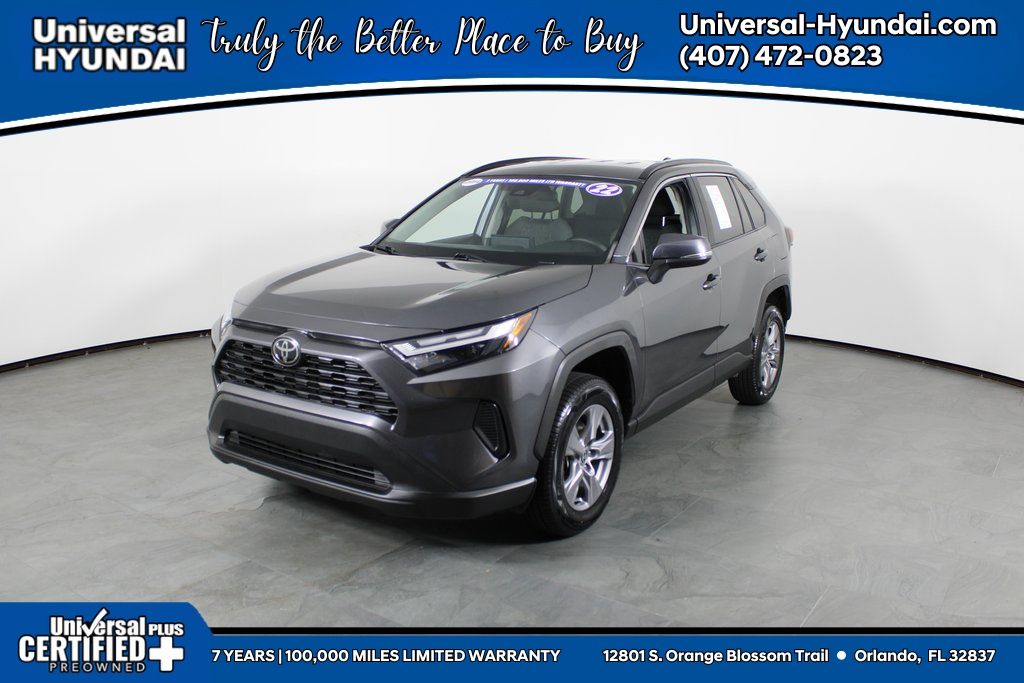 2022 Toyota RAV4 XLE's photo