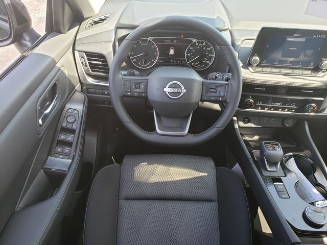 2025 Nissan Rogue SV photo 15