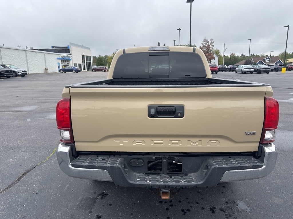2018 Toyota Tacoma TRD Off-Road photo 17