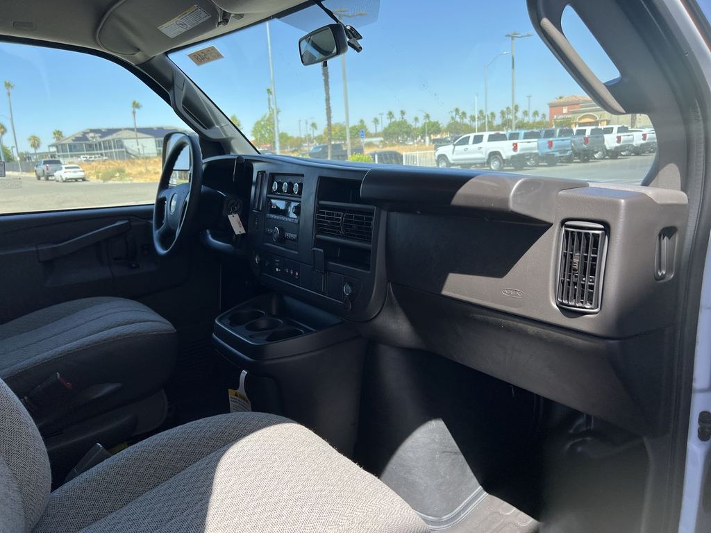 2025 Chevrolet Express Cargo 2500 photo 25