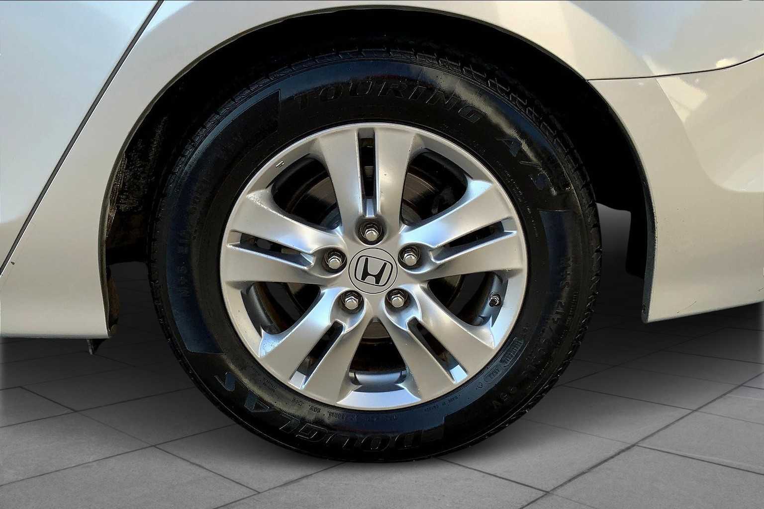 2011 Honda Accord LX-P photo 9