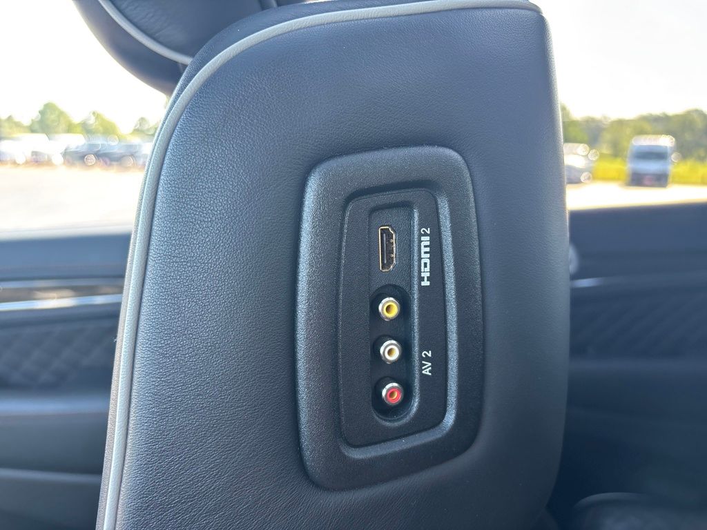 2019 Jeep Grand Cherokee Summit photo 29