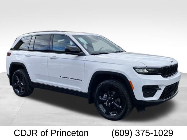 2025 Jeep Grand Cherokee Altitude's photo