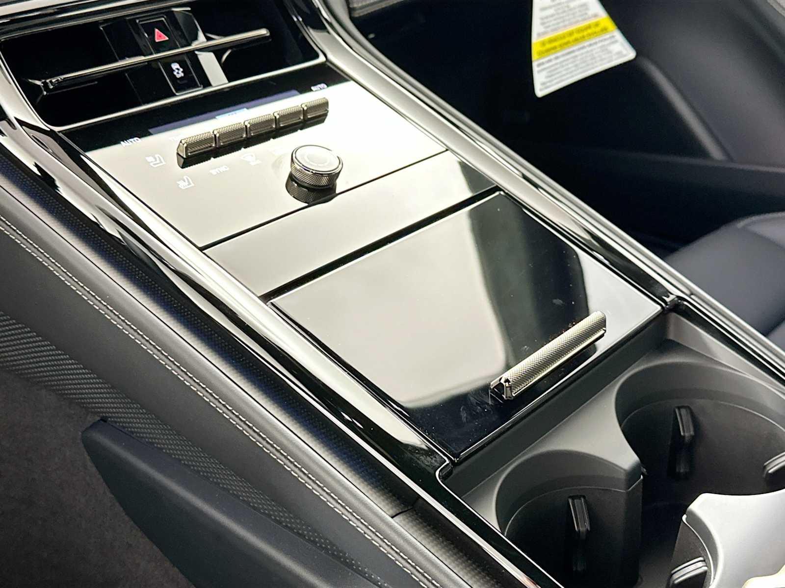 2025 Porsche Panamera Turbo E-Hybrid photo 18