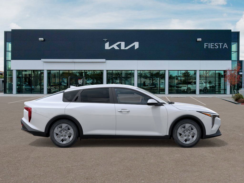 2025 Kia K4 LXS photo 7
