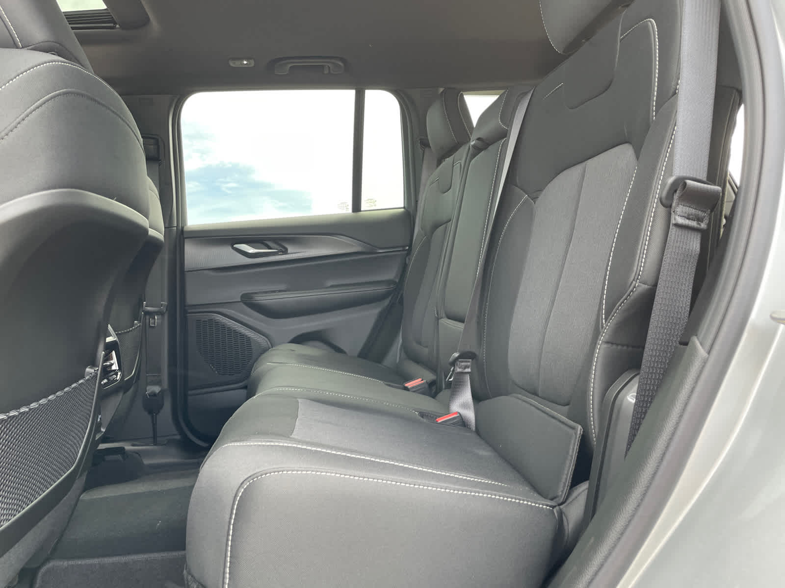 2025 Jeep Grand Cherokee Laredo X photo 9