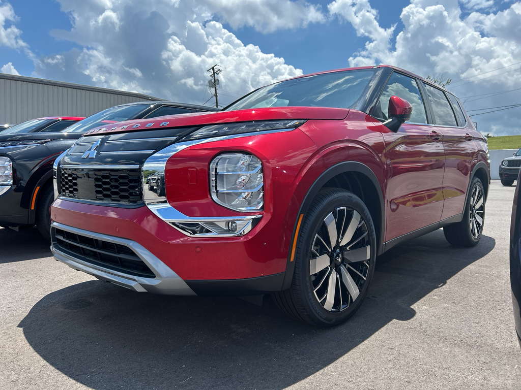 2025 Mitsubishi Outlander SE photo 2