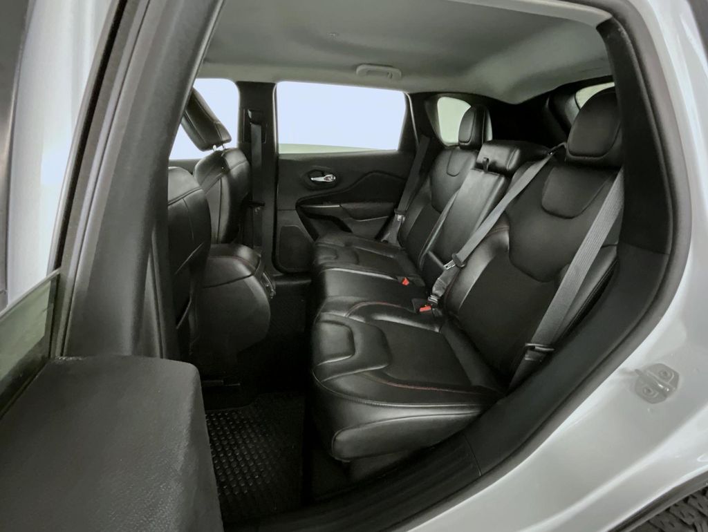 2020 Jeep Cherokee Trailhawk photo 18