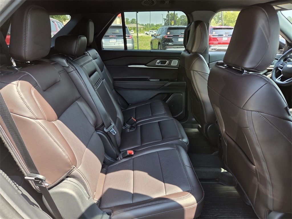 2025 Ford Explorer Platinum photo 18