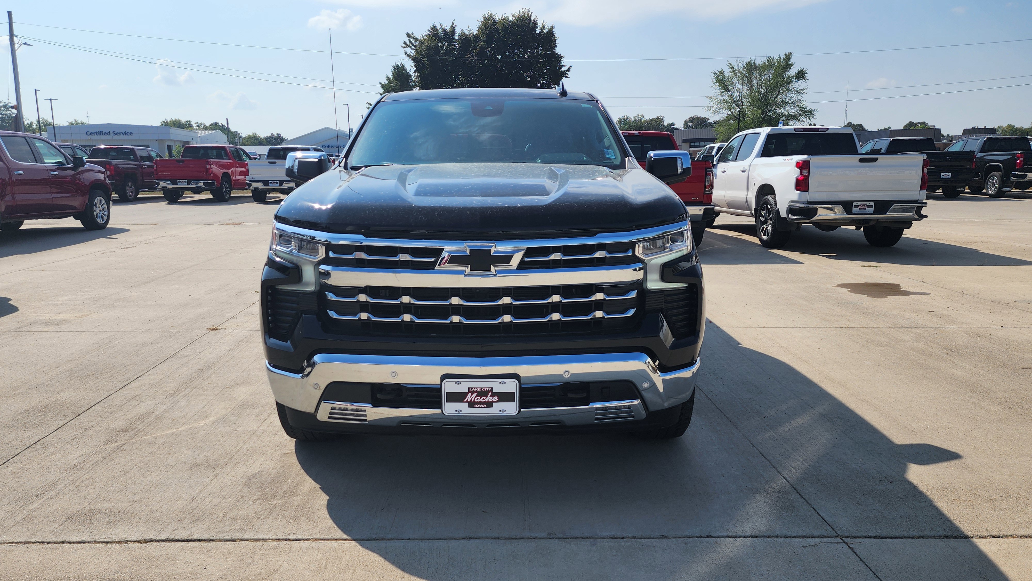 2025 Chevrolet Silverado 1500 LTZ photo 2