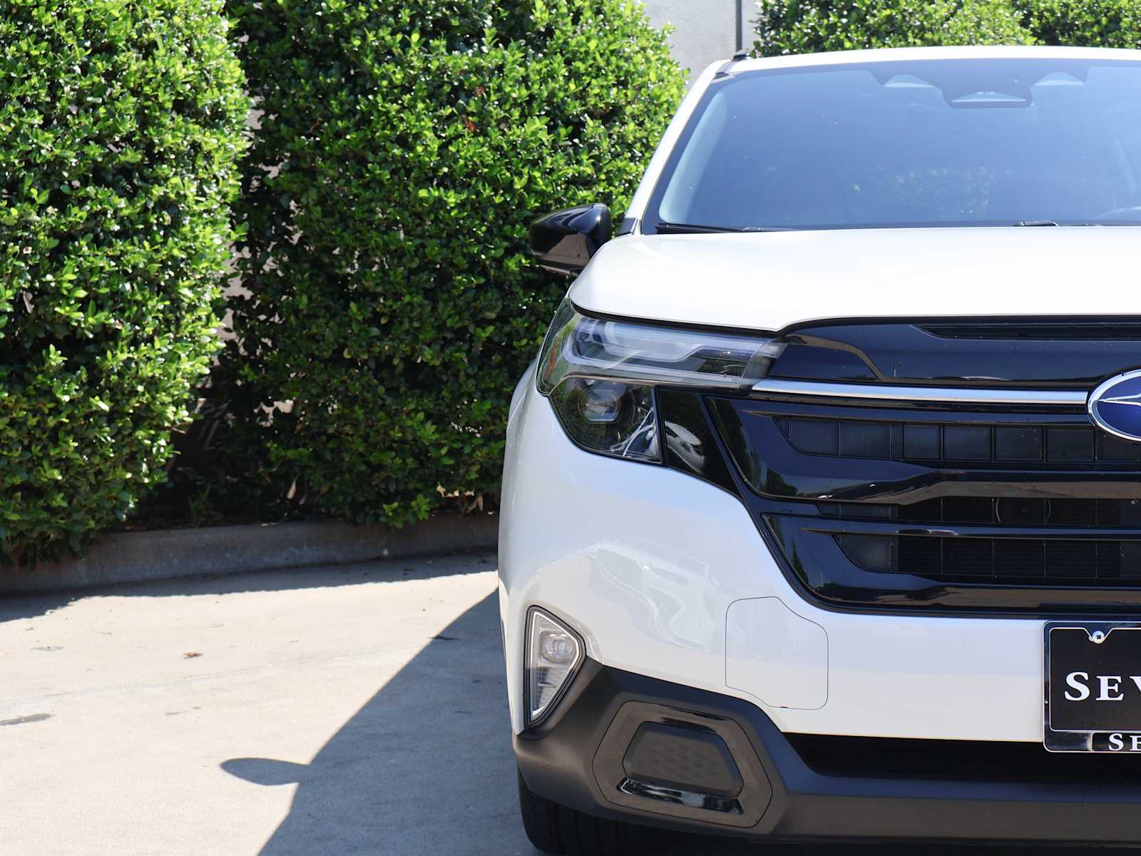 2025 Subaru Forester Touring photo 4