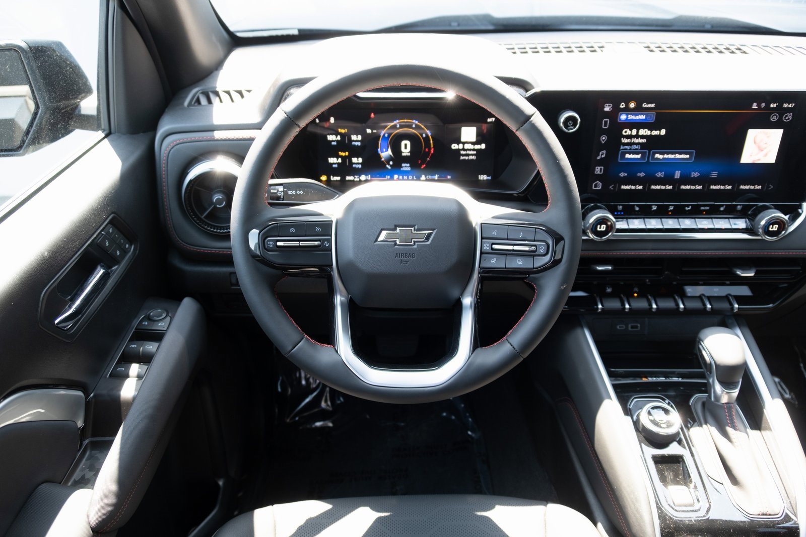 2025 Chevrolet Colorado Z71 photo 2