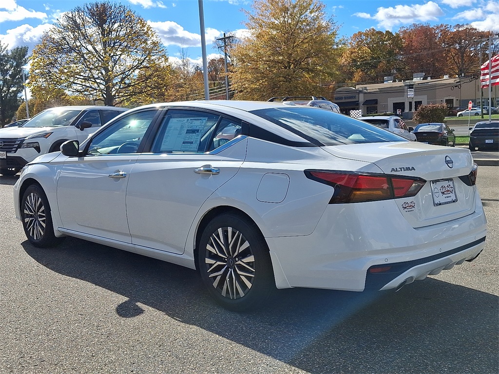 2025 Nissan Altima SV photo 3