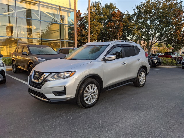 2020 Nissan Rogue SV photo 2