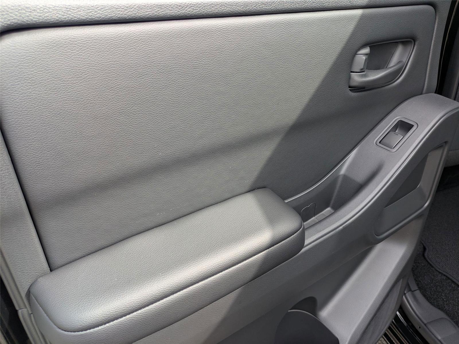 2026 Nissan Frontier SV photo 12