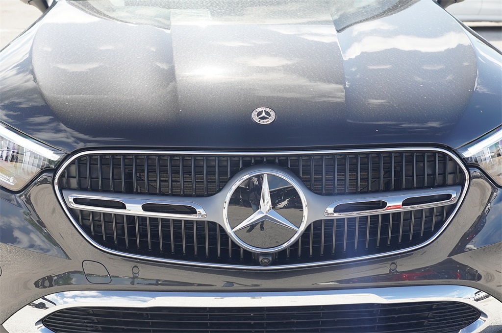 2025 Mercedes Benz GLC 300 photo 7