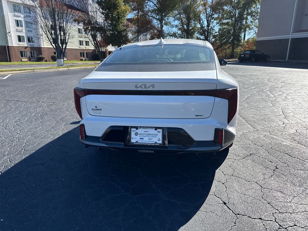 2025 Kia K4 GT-Line photo 3
