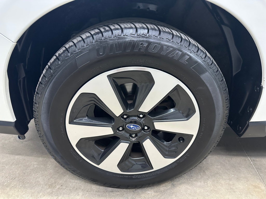 2017 Subaru Forester Premium photo 32