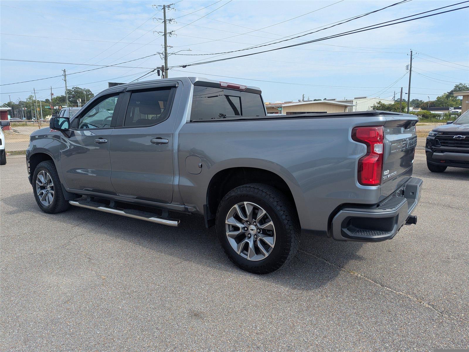 2021 Chevrolet Silverado 1500 RST photo 3