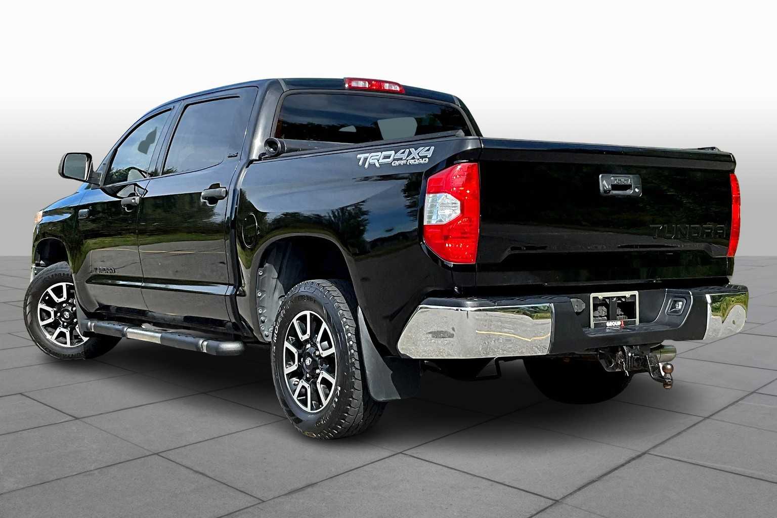 2017 Toyota Tundra SR5 photo 11