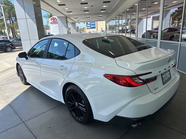 2025 Toyota Camry SE photo 3