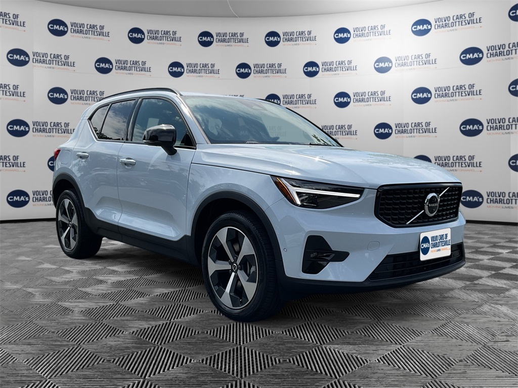 2026 Volvo XC40 AWD Plus photo 7