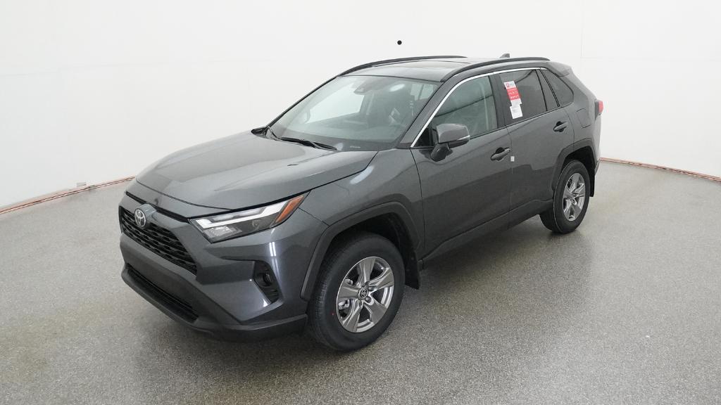 2025 Toyota RAV4 XLE's photo