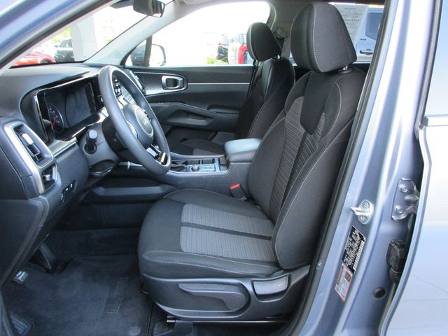 2022 Kia Sorento LX photo 12