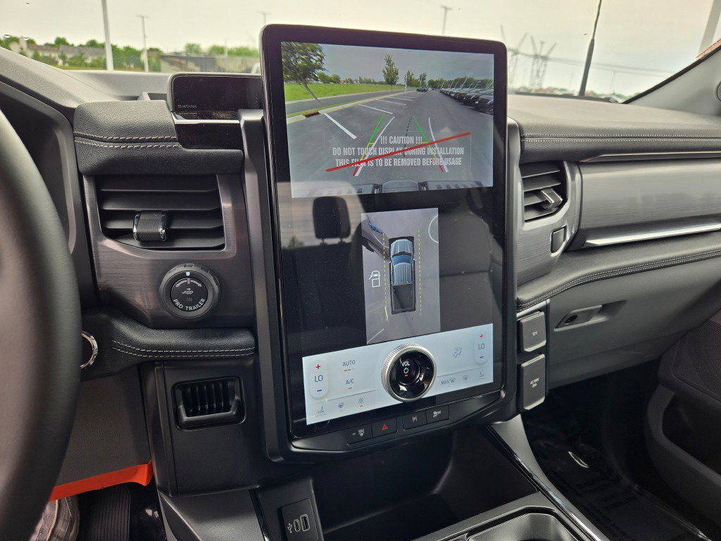 2025 Ford F-150 Lightning photo 12