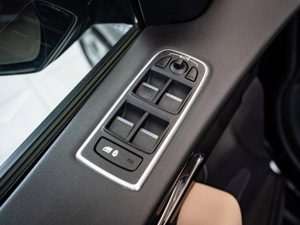 2018 Jaguar F-PACE Premium photo 21