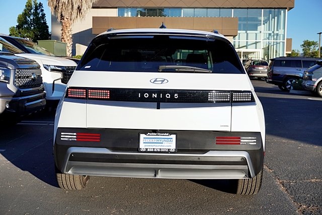 Used 2025 White Hyundai SEL image 8